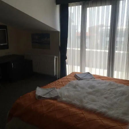 Lovcen House Отель