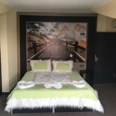 Lovcen House * Измит