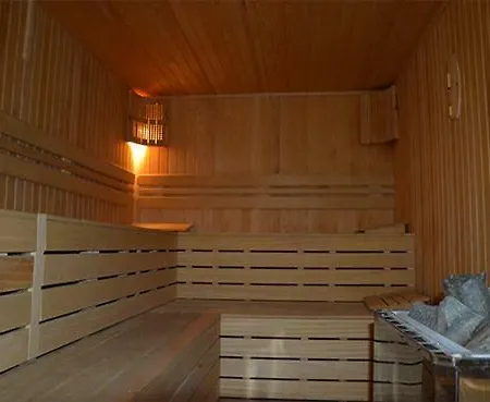 Lovcen House מלון איזמיט