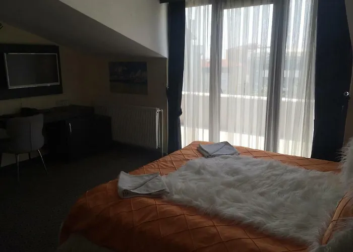 Lovcen House Отель