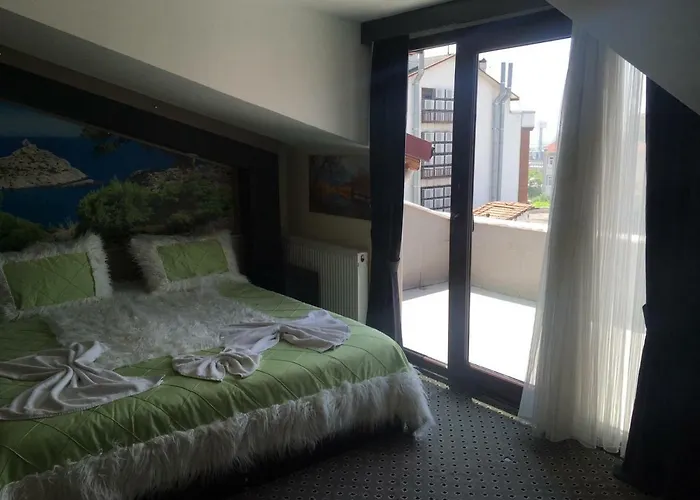 Lovcen House Отель