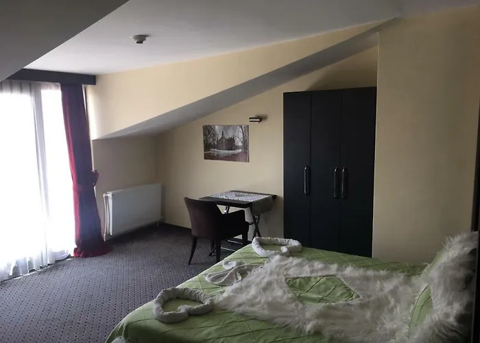 Lovcen House Отель *