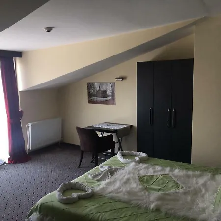 Lovcen House Hotel *