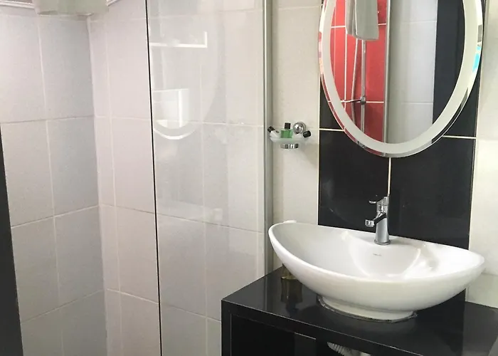 Lovcen House Hotel Izmit